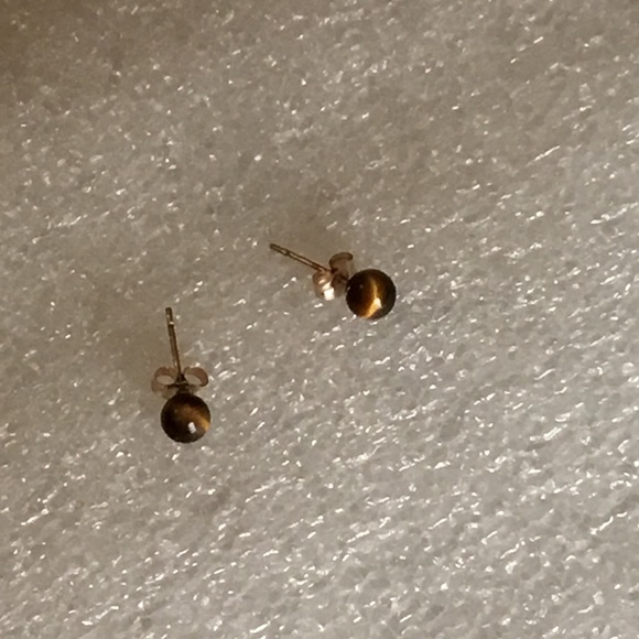 Lovely 10k gold tiger's eye stud earrings - Picture 2 of 8